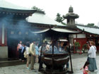 Encensoir à l'entrée du temple Senso-ji (浅草時)